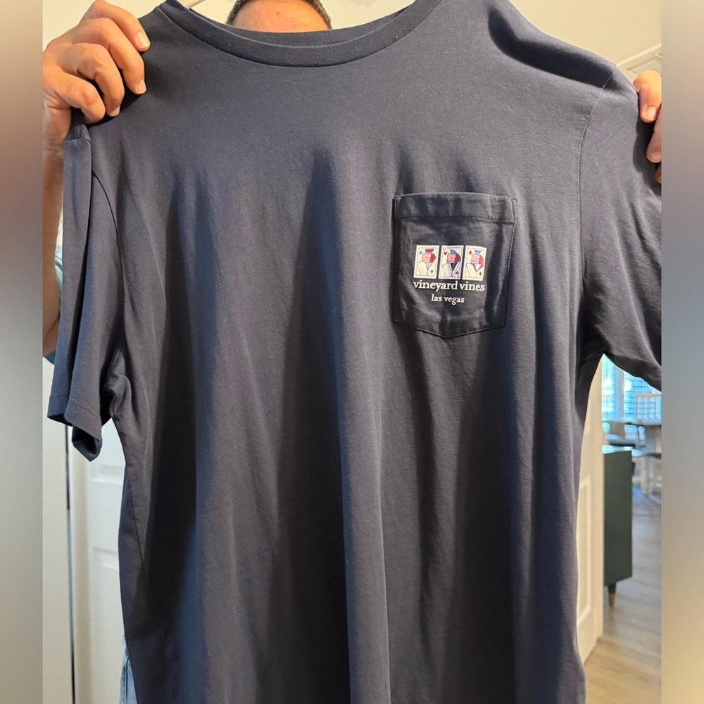 *sold* Men’s Vinyard Vines T-Shirt